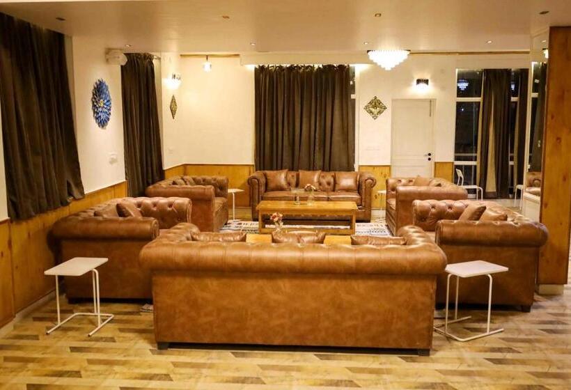 فندق The Crosswoods Three