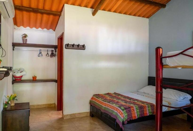 Отель Y Restaurante La Cachamera