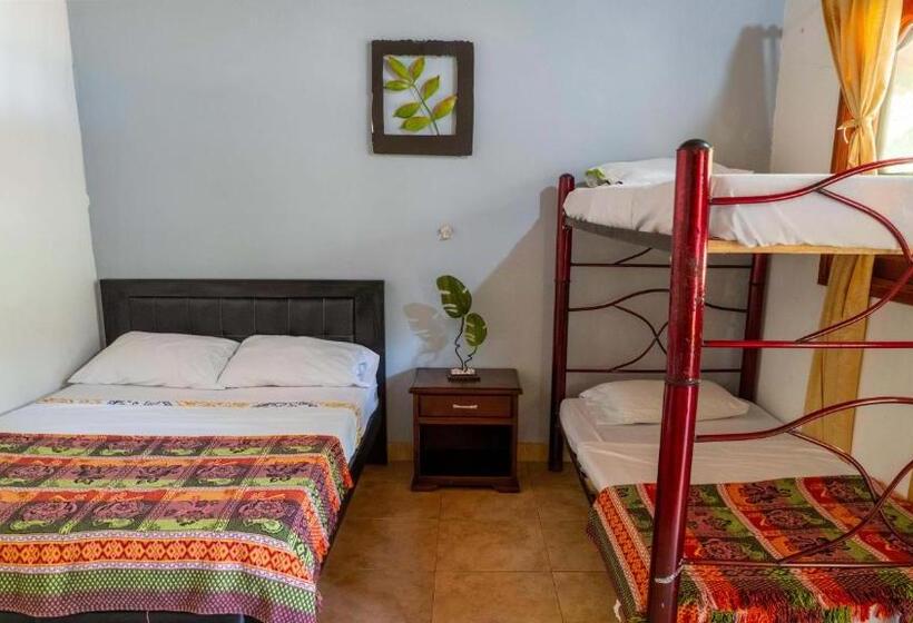 هتل Y Restaurante La Cachamera