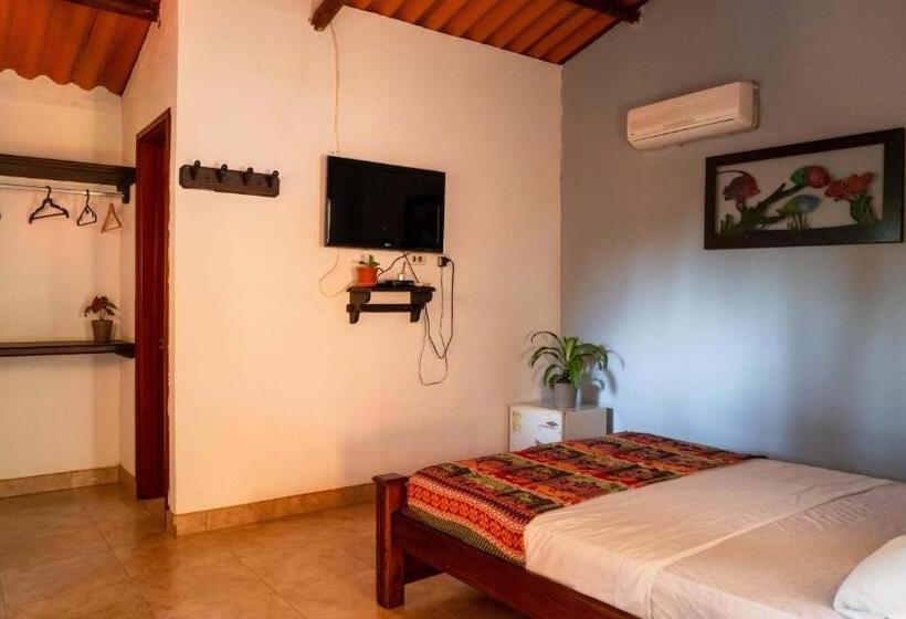 هتل Y Restaurante La Cachamera