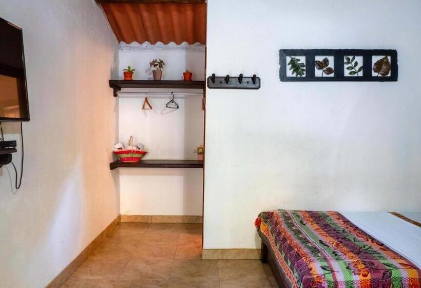 Отель Y Restaurante La Cachamera