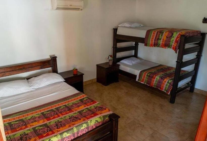 هتل Y Restaurante La Cachamera