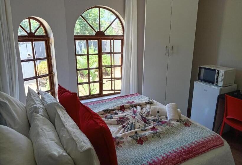 بنسيون Adante Lodge 27 Mlonyeni