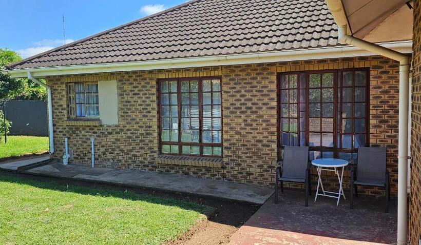 פנסיון Adante Lodge 27 Mlonyeni