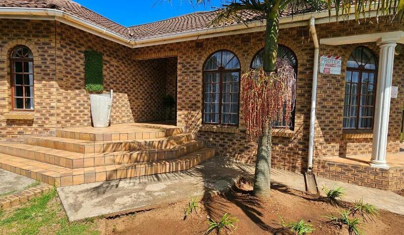 פנסיון Adante Lodge 27 Mlonyeni