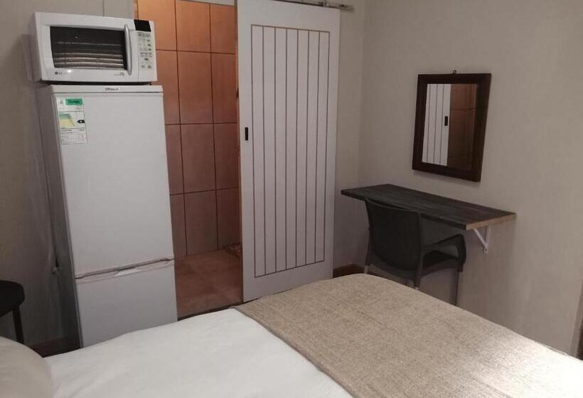 بنسيون Avo Tree Guesthouse