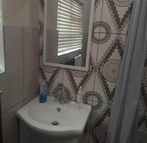 بنسيون Avo Tree Guesthouse