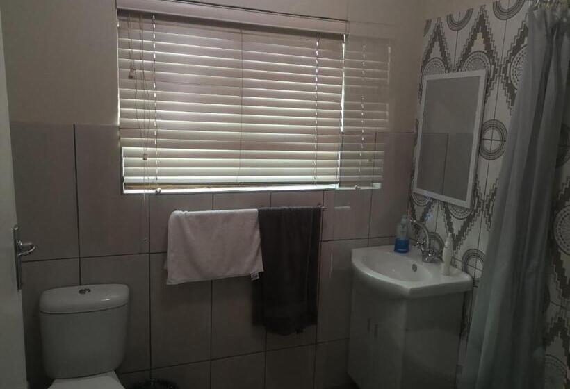 بنسيون Avo Tree Guesthouse