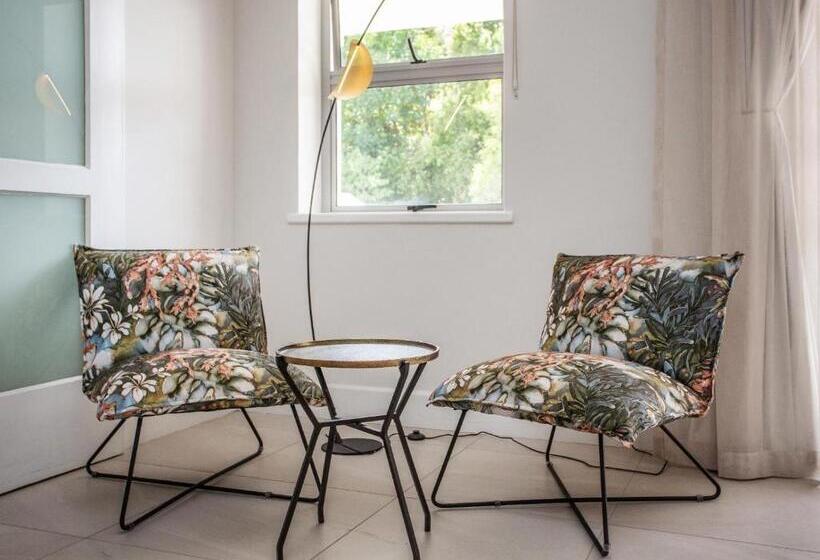 بنسيون Bluemari S Retreat