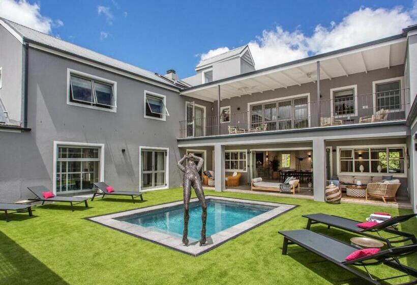 بنسيون Bluemari S Retreat