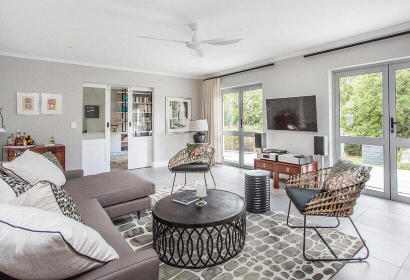 بنسيون Bluemari S Retreat