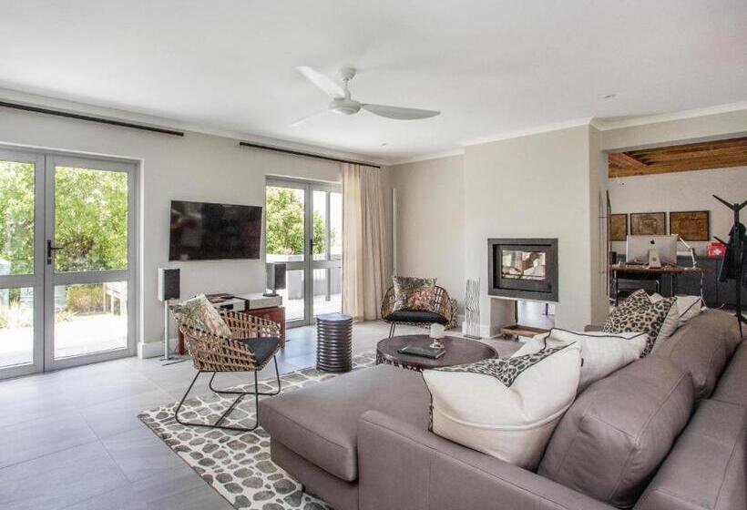 بنسيون Bluemari S Retreat