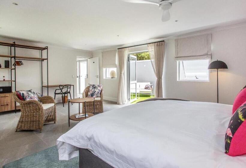 بنسيون Bluemari S Retreat