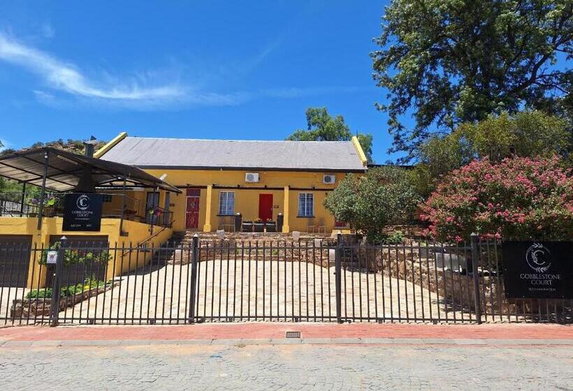 بنسيون Cobblestone Court