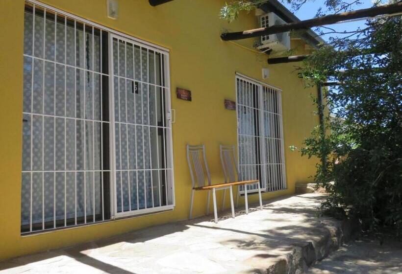 بنسيون Cobblestone Court