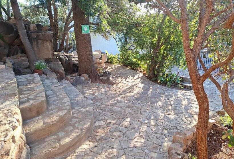 بنسيون Cobblestone Court