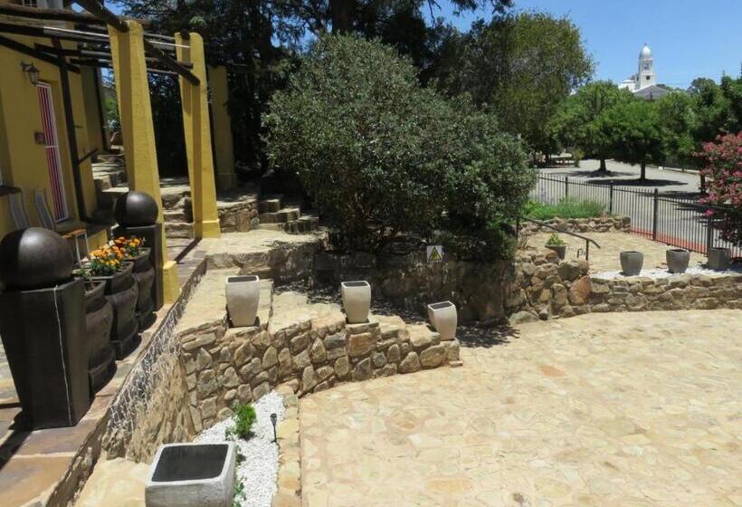 بنسيون Cobblestone Court