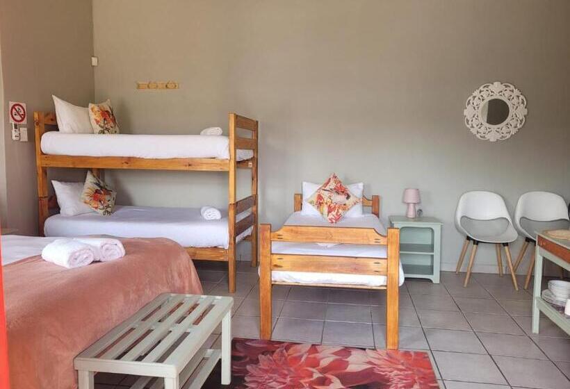 بنسيون Cobblestone Court