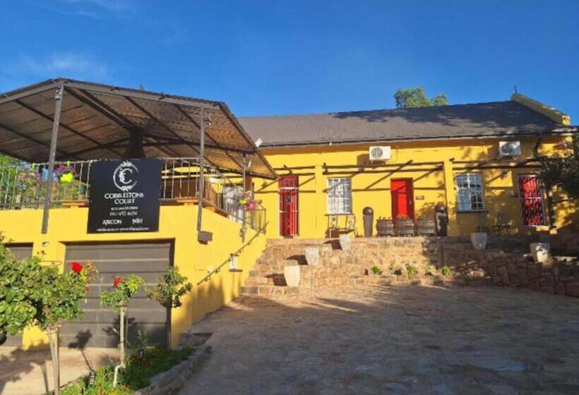 بنسيون Cobblestone Court