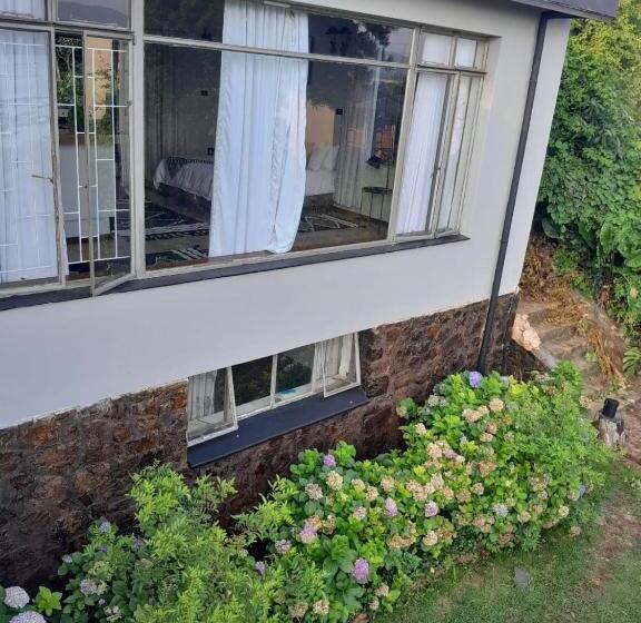 بنسيون Dam House Lodge