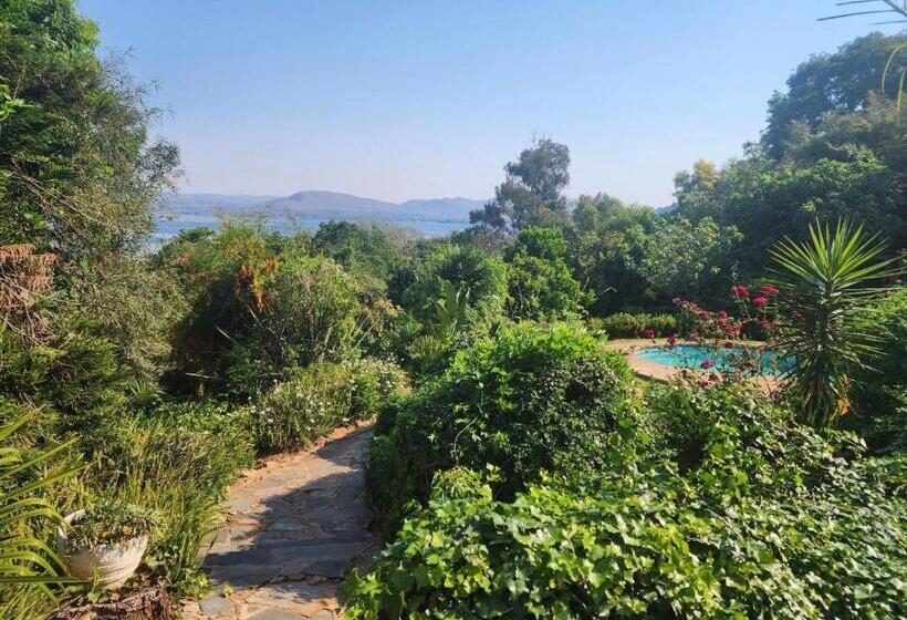 بنسيون Dam House Lodge