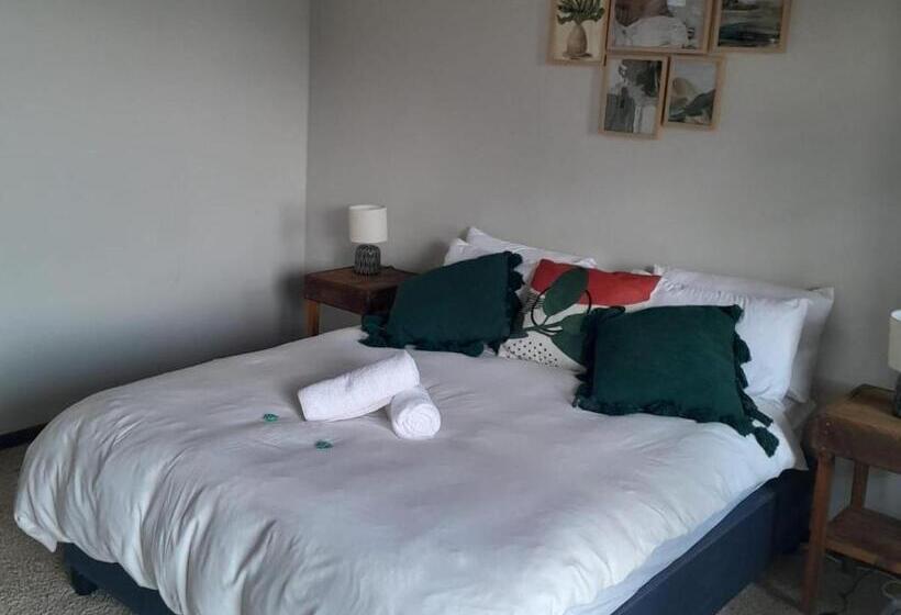 بنسيون Dam House Lodge