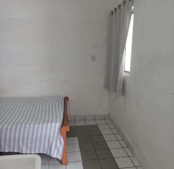 פנסיון Excelentes Quartos Com Banheiros Privativos