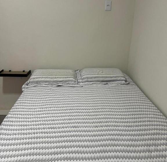 פנסיון Excelentes Quartos Com Banheiros Privativos