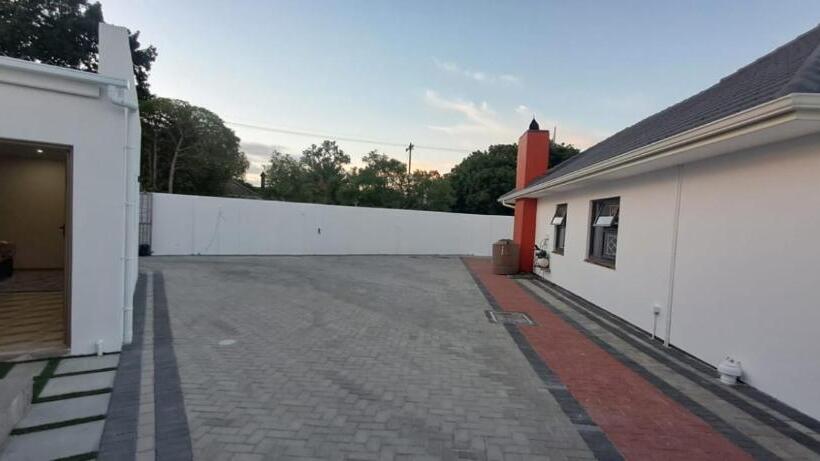 بنسيون Haresca Luxury Accommodation Bellville