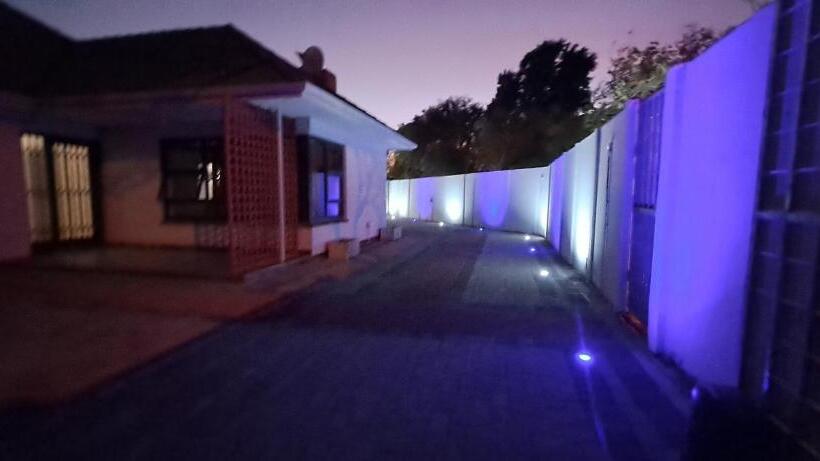 بنسيون Haresca Luxury Accommodation Bellville