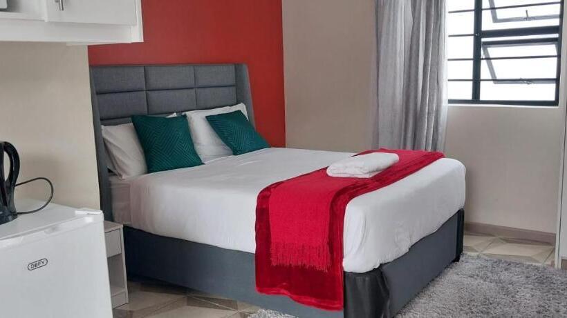 بنسيون Haresca Luxury Accommodation Bellville