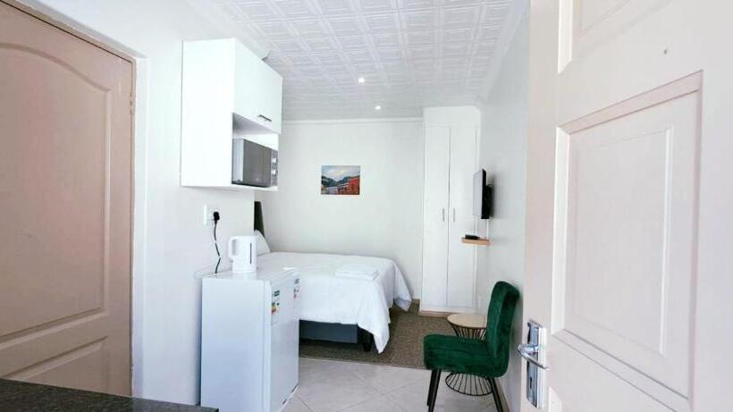 بنسيون Haresca Luxury Accommodation Bellville