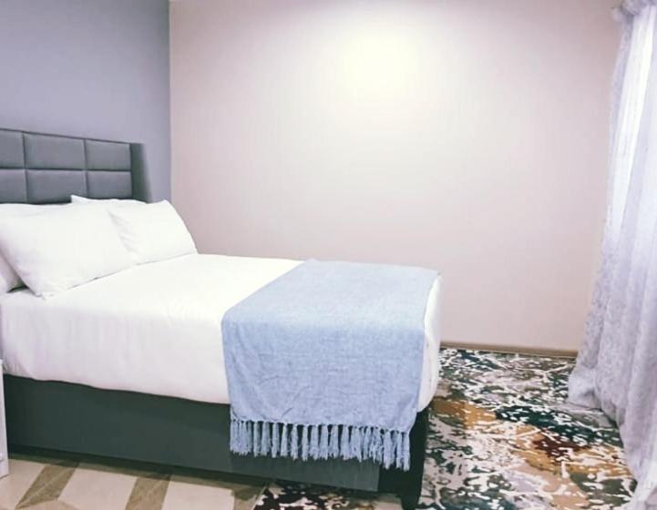 بنسيون Haresca Luxury Accommodation Bellville