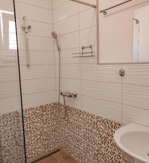 פנסיון July S Guest House