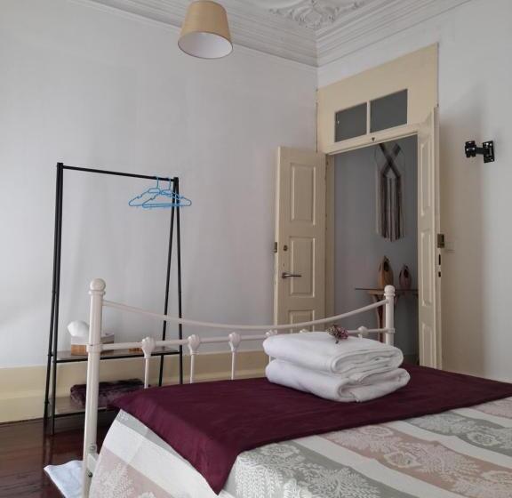 بنسيون Ninho Do Corvo