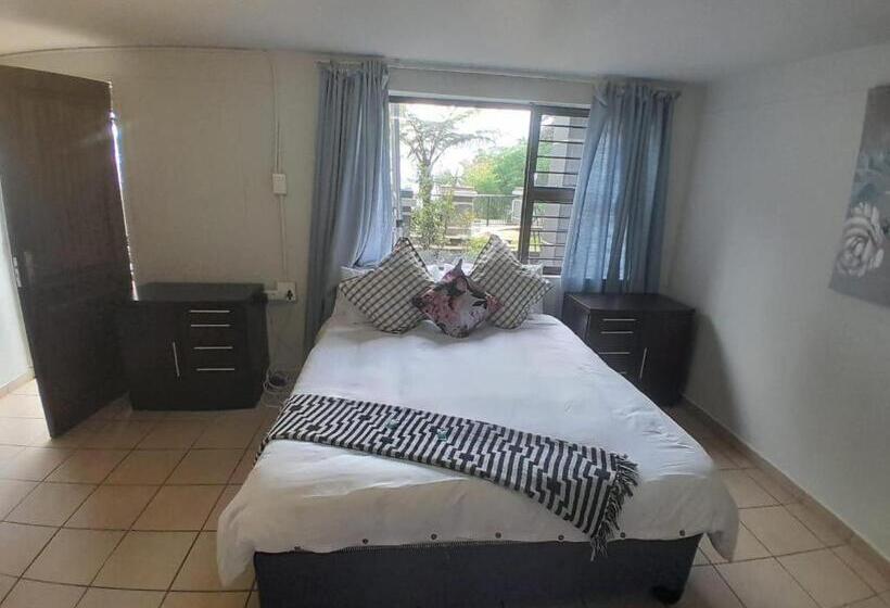 ペンション The Mansion Lodge