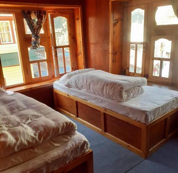 بنسيون Tribeni Lodge Restaurant And Bar