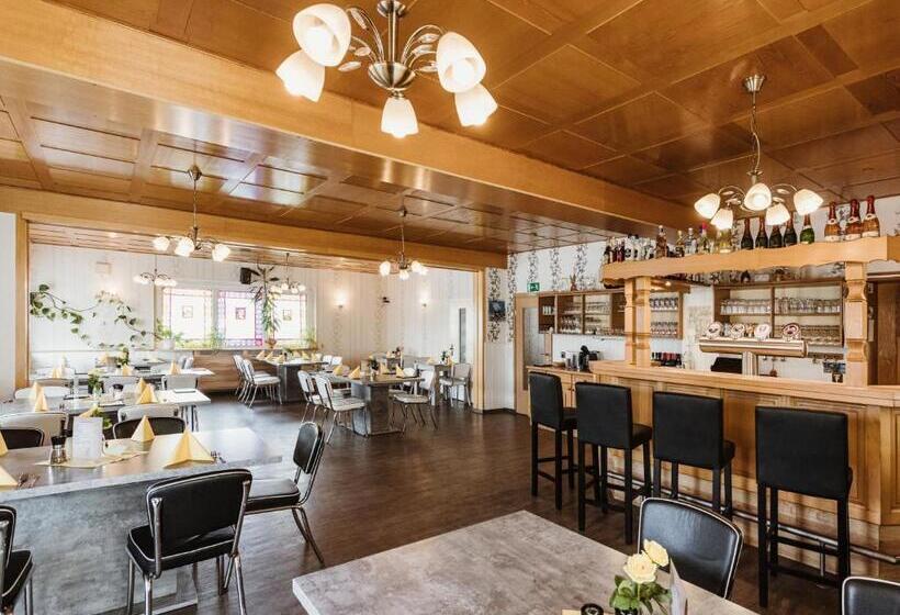 Rebentisch   Hotel Ferienwohnungen Restaurant