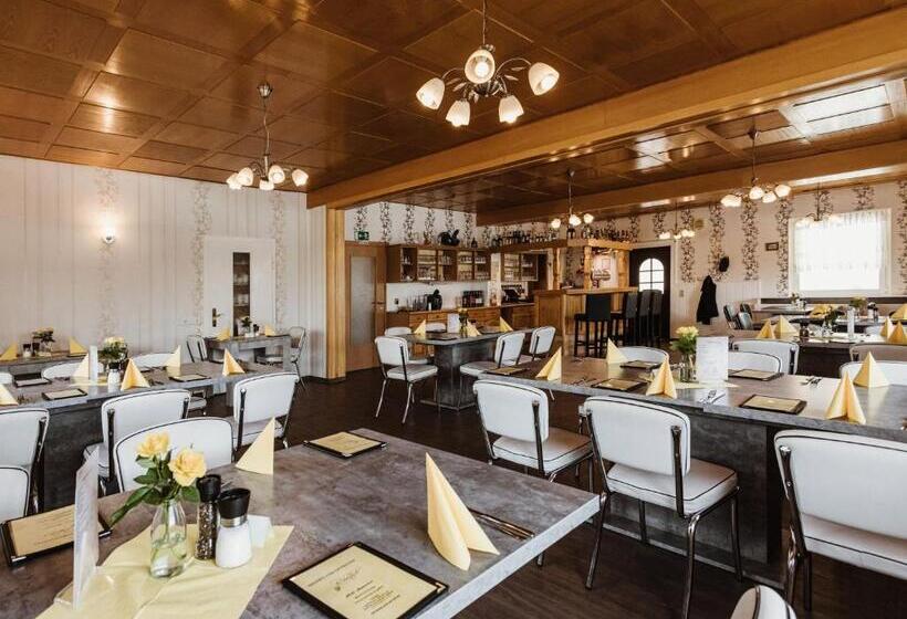 Rebentisch   Hotel Ferienwohnungen Restaurant