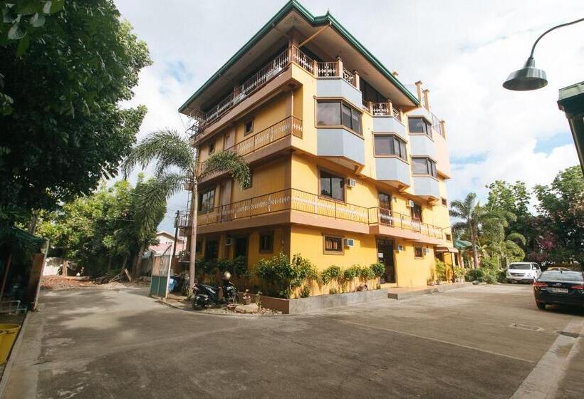 Reddoorz @ Farm Side Hotel Laoag City