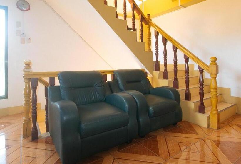 Reddoorz @ Farm Side Hotel Laoag City