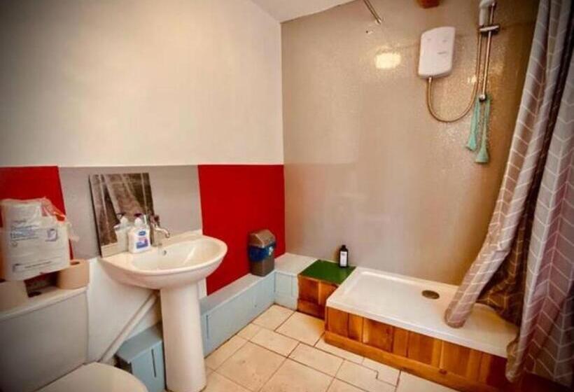 فندق صغير Camp Hillcrest Bunkhouse