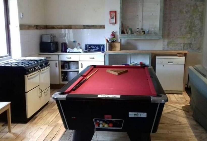 فندق صغير Camp Hillcrest Bunkhouse