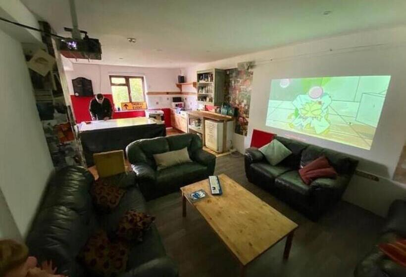 فندق صغير Camp Hillcrest Bunkhouse