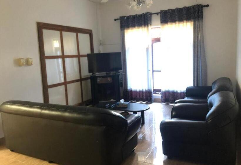 הוסטל Feel Like Home Anuradhapura