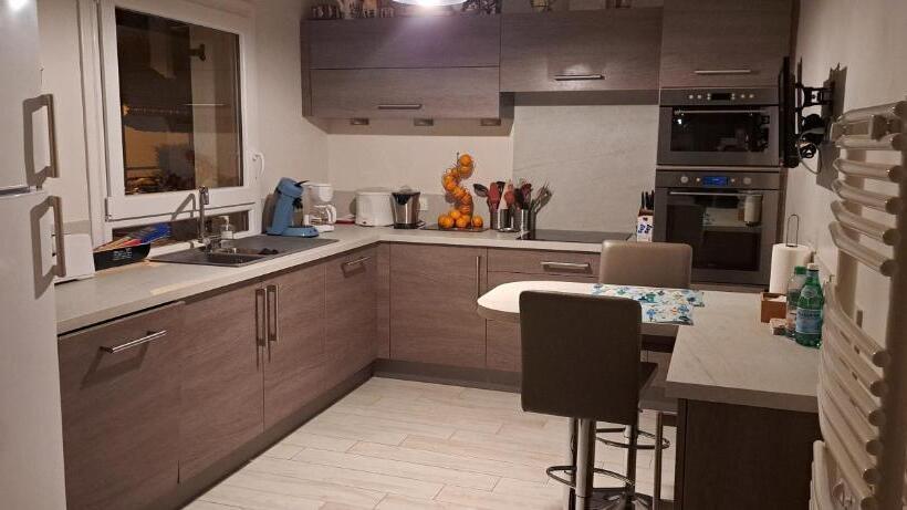 민박 Chambres Et Piscine à Sword Beach Colleville