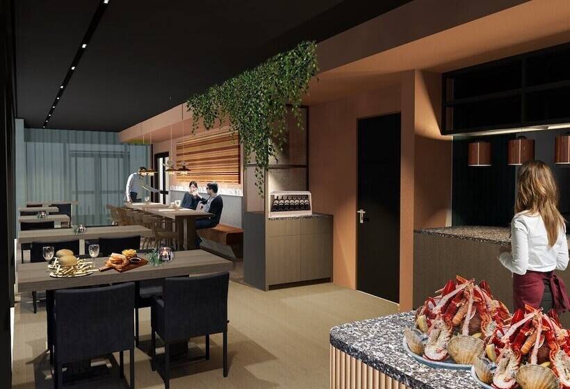 Henningsvær Bryggehotell   By Classic Norway Hotels