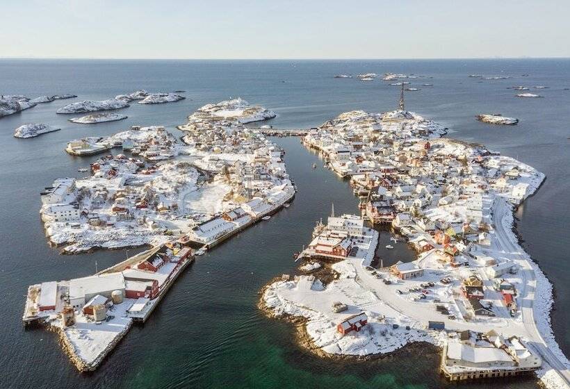 Henningsvær Bryggehotell   By Classic Norway Hotels