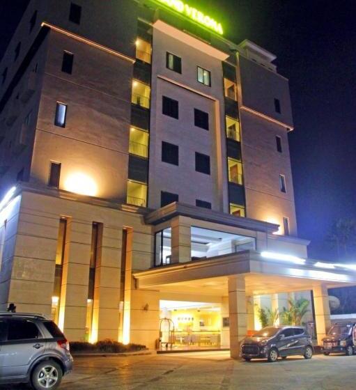 בית מלון כפרי Grand Verona Samarinda