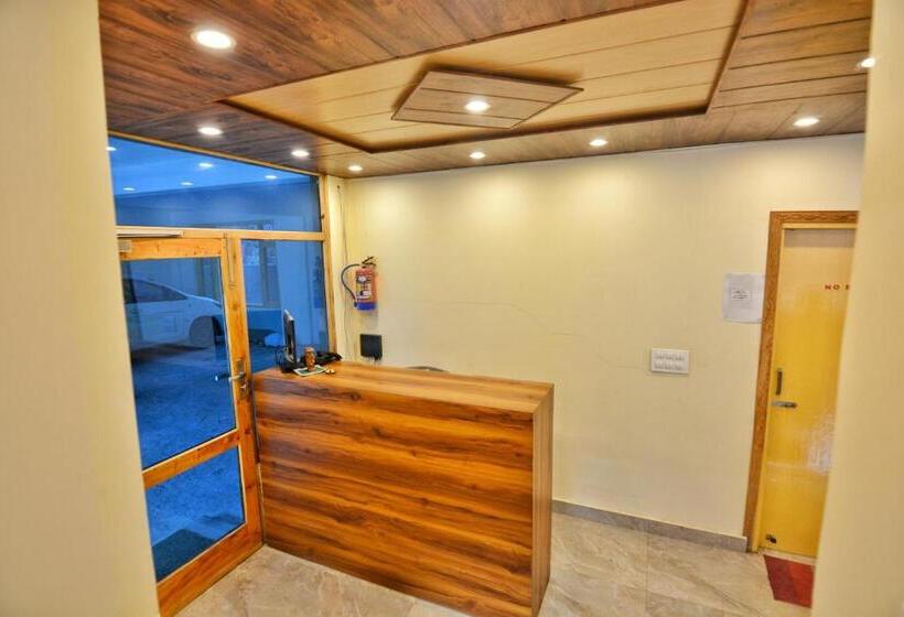 ホテル Hilly Bee, Manali
